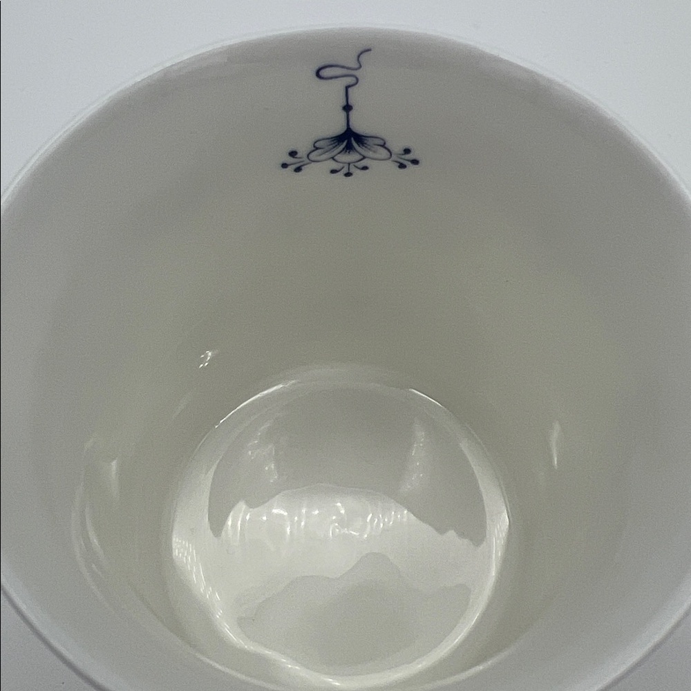 Elegant and Dainty ‘Ingrid’ Blue and White Fine Bone China by Queen’s. - Picture 5 of 9
